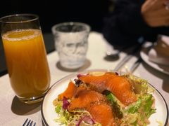 烟熏三文鱼色拉-YUE·6·西式融合餐厅(外滩六号店)