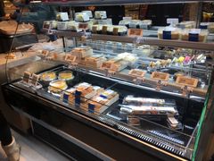 面包甜点陈列柜-盒马鲜生(财富中心店)