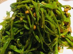 鲜豆角丝炒肉-姥姥家春饼店(佳亿时尚广场店)