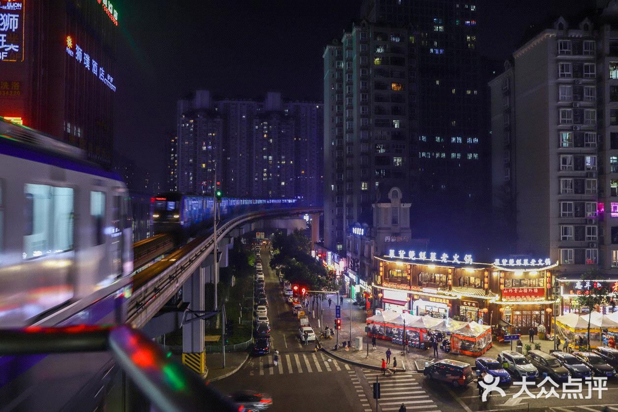 主业卖火锅，副业“开景区”