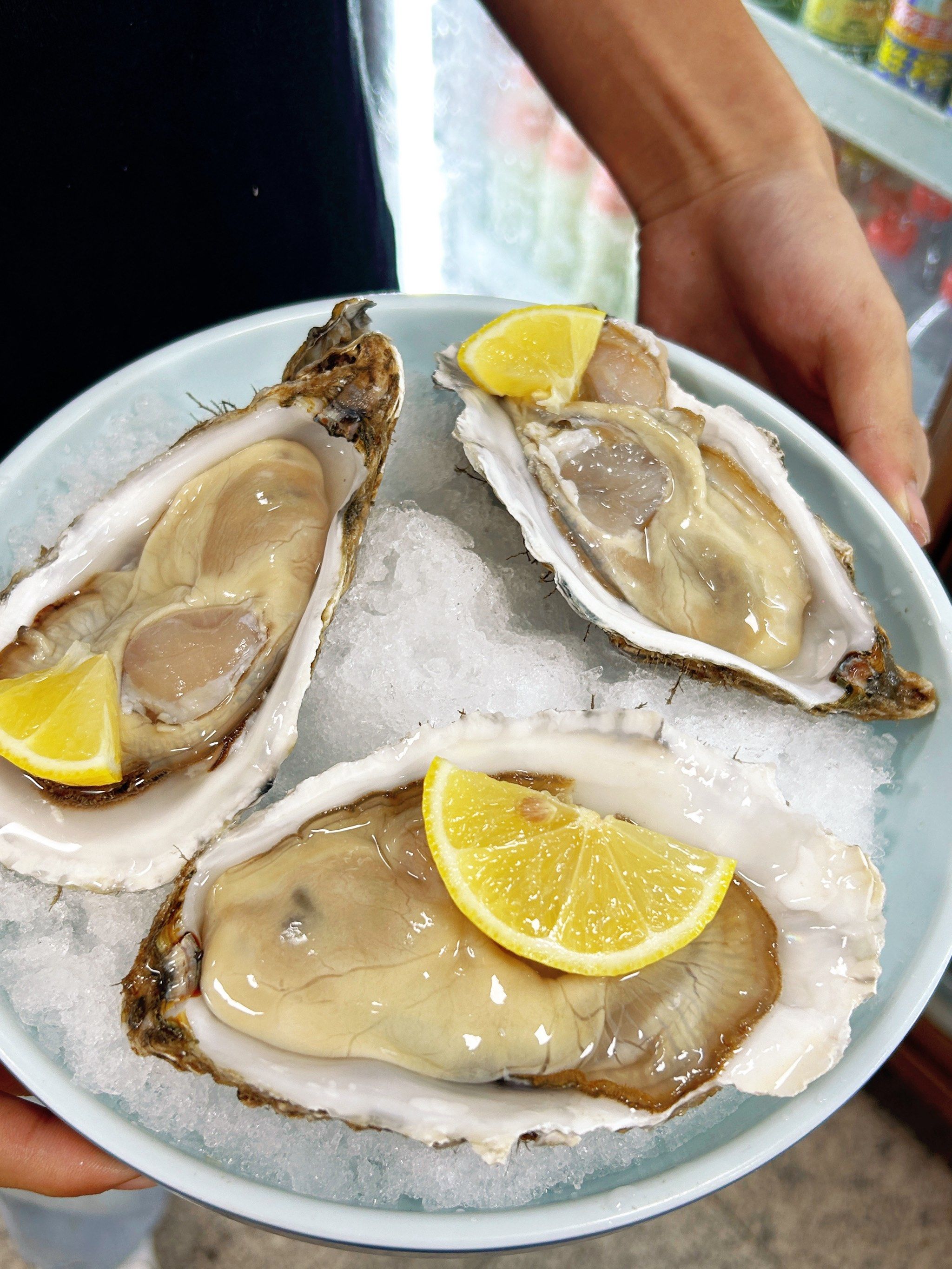 生吃生蚝!快去吃!