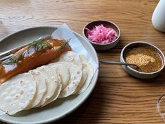 烟熏三文鱼配烤饺子皮和芥末籽酱-BOR Eatery(安福路店)