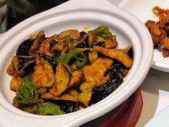 热嘟嘟的茄子煲-山海菜馆·海肠捞饭·青岛菜(栈桥店)