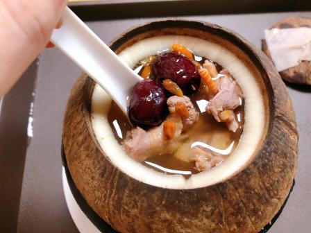 今日炖汤·椰子炖汤(竹围洞店)-"椰子炖老鸽,清甜啊[调皮],汤都是甜的