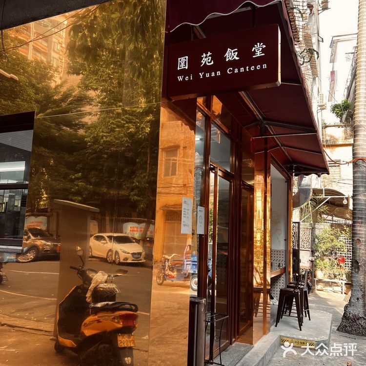 吃了两口就觉得很甜腻了，但是新鲜出炉