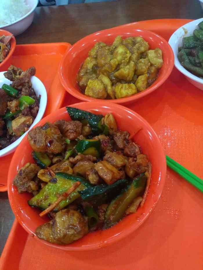 辽宁大学友园餐厅-"性价比超级高 打两个菜和一饭就五六块钱 .