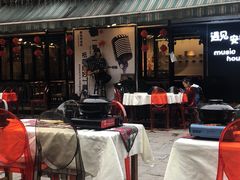 -刘姐啤酒鱼民族演艺餐厅(西街总店)
