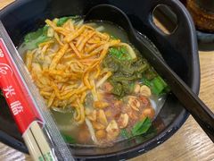 酸辣笋尖粉-桂在香知桂林米粉(红博中央公园店)