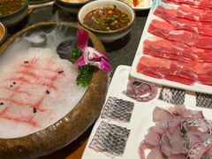 -景明轩•养生酸汤鱼火锅 云贵鲜菌 现舂野果酸汤(王寨小区店)