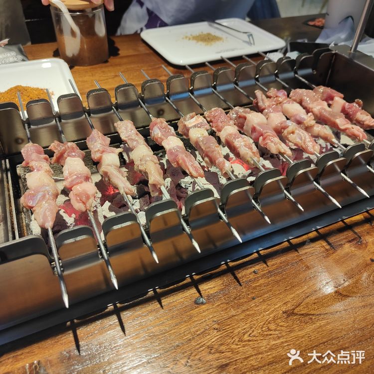 蒙古烧烤测评｜环境✔️ 味道✔️ 城市烟火气❌ 