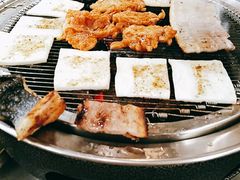 -围炉肉舍•炭烤活鳗•丹东海鲜烤肉(步行街店)