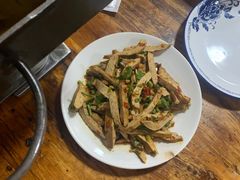 -宏兴烤鱼山庄(宣恩总店)