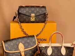 -聚云奢二手奢侈品黄金手表包包回收·中古店(三里屯总店)