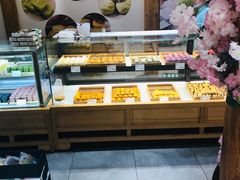 面包甜点陈列柜-南宋胡记(杭州河坊街店)