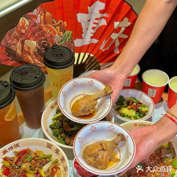 重庆你，好浓烈的饭张力。。