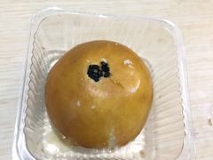 莲蓉蛋黄酥-鲍师傅糕点(春熙路店)