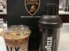 -LAVAZZA 拉瓦萨咖啡(北外滩来福士店)