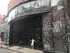 -钟书阁(松江泰晤士小镇店)