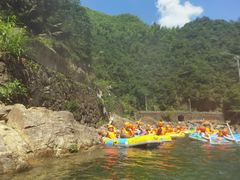 -安吉龙王山峡谷漂流