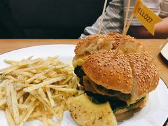 27&nbsp;牛肉汉堡-HELLO 27 意面·沙拉·帕尼尼