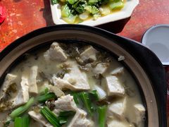 -赋石水库船头鱼红房子饭店