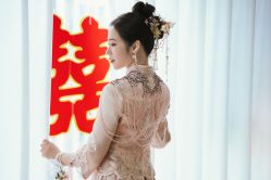 -艾米丽婚纱礼服