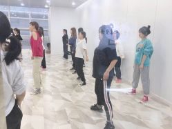 -单色舞蹈