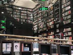 -钟书阁(群光广场店)
