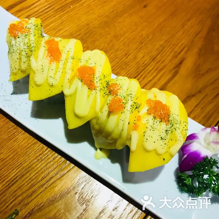 芒果鳗鱼寿司图片