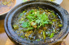 Stir-Fried Rabbit with Chili in Stone Pot