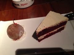 red&nbsp;velvet&nbsp;cake红丝绒蛋糕-Shanghai Brew House上海啤酒工坊(老外街店)