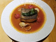 香煎三文鱼配时蔬及海鲜汤-TIAGO HOME KITCHEN(王府中环店)