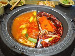-宽板凳老灶火锅(台湾街店)
