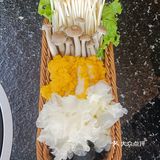 吃火锅就来跃华春，他们家的牛肉都经过精心挑选与切割