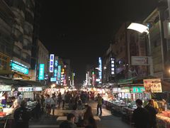 -六合夜市