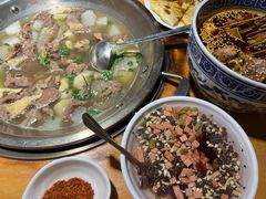 -大众跷脚牛肉馆·非遗传承单位(峨眉山店)