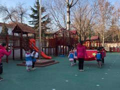 -红黄蓝幼儿园(颐东苑店)