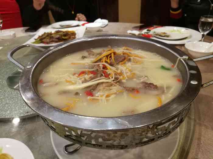 明湖春酒店-"还行吧,玩回来都差不多忘记了,东北吃饭分.