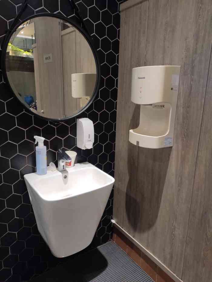 肯德基(昌里店)-"生意真是超好 什么时候路过都是满满的人 .