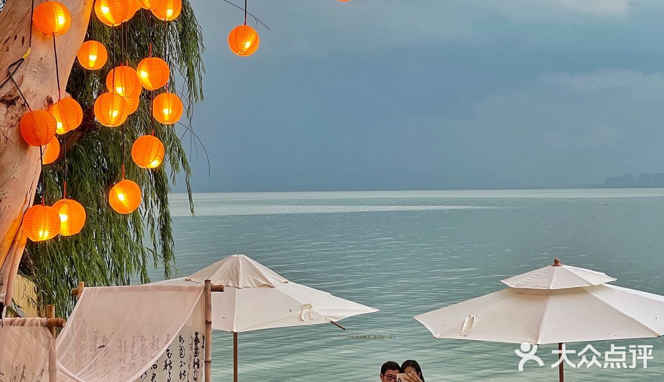 穿过上帝为你打开的窗和门，来看树与海