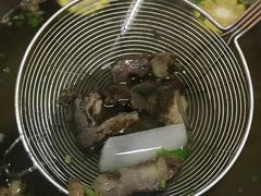 沙茶牛腩拼脆骨锅底-广味鲜潮汕牛肉火锅(延安三路店)