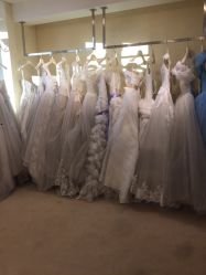 -满庭芳婚纱礼服店