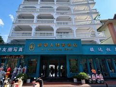 -芭黎人江景轻奢酒店(告庄西双景星光夜市店)