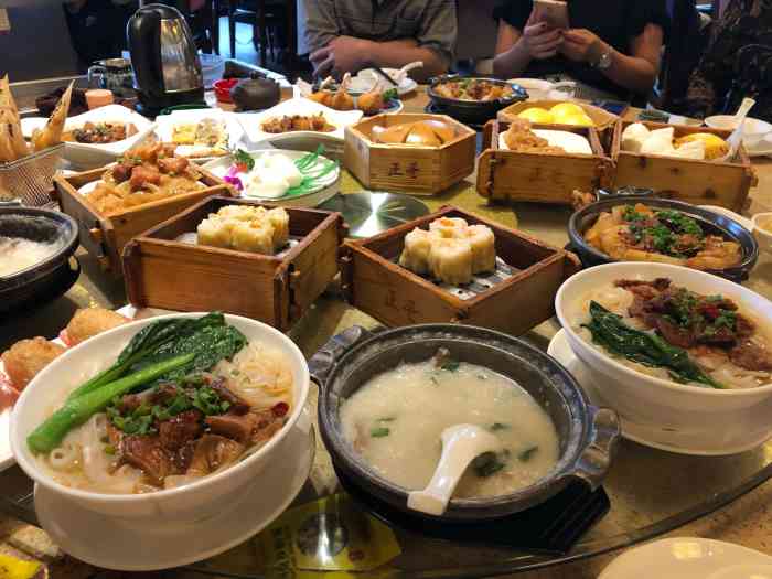 正哥点心皇子(昌大昌广场店)-"「虾饺」「红米鲜虾脆皮肠」餐厅很大