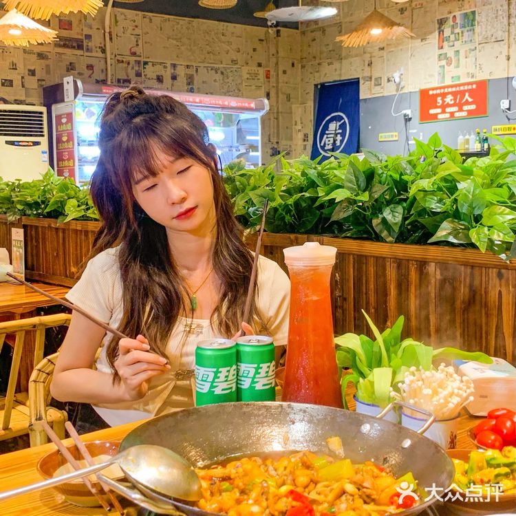 东莞火锅｜西平的地摊肥肠牛蛙锅敲配饭哎🔥