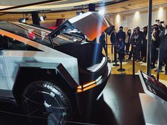 -TESLA 特斯拉(上海太古汇体验店)
