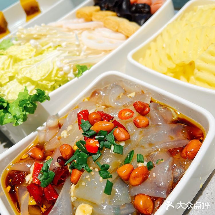 米饭🍚、饮料🥤、零食都是免费🆓自取，应了那句话该省省、该花花