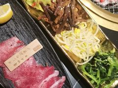 -山川小町·极番烧肉(新地假日广场店)