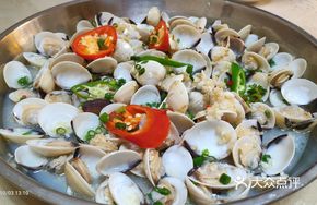 Steamed Razor Clams with Garlic