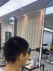 -88潮牌造型烫发·染发
